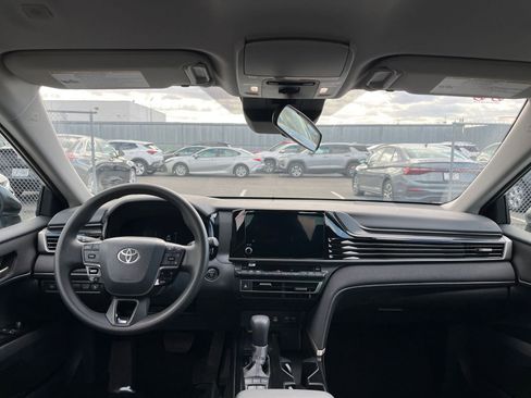 Used 2025 Toyota Camry LE image 32
