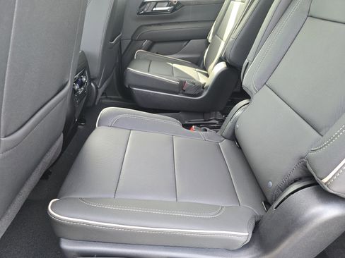 New 2026 Chevrolet Suburban Premier image 22