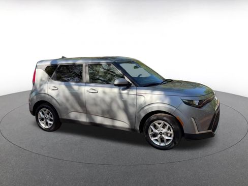 Used 2025 Kia Soul LX w/ LX Technology Package image 2