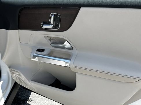 Used 2021 Mercedes-Benz GLB 250 image 16