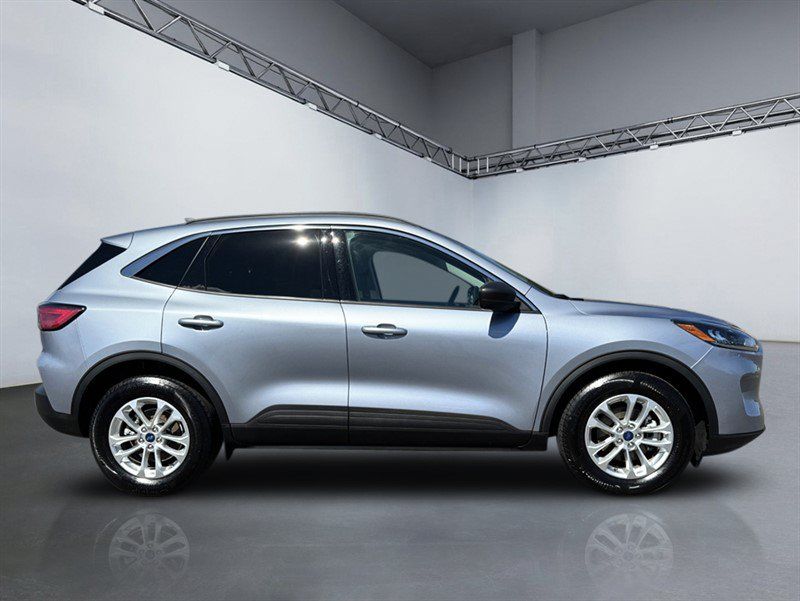 Used 2022 Ford Escape SE w/ Cold Weather Package AWD/4WD image 3