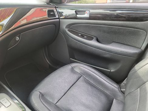 Used 2013 Hyundai Genesis 3.8 image 28