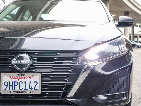 Used 2024 Nissan Altima 2.5 SV image 4