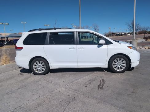 Used 2013 Toyota Sienna LE w/ Towing Pkg image 8