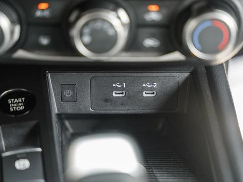 Used 2025 Nissan Kicks SV AWD/4WD image 29