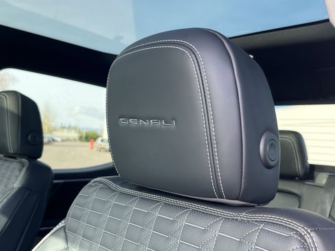 Used 2024 GMC Sierra EV Denali image 20