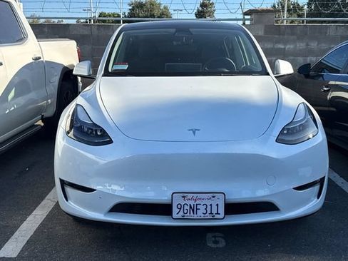 Used 2023 Tesla Model Y Long Range AWD/4WD image 3