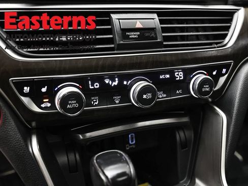 Used 2018 Honda Accord Touring image 19
