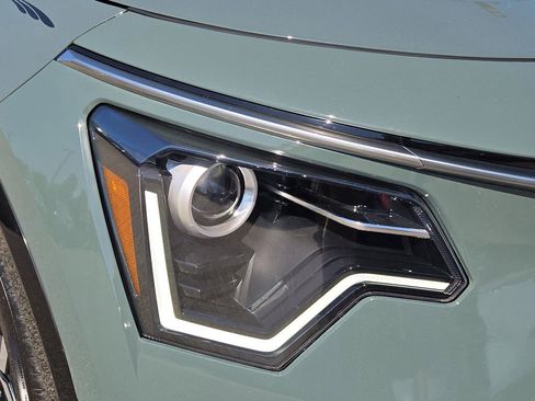 New 2025 Kia Niro EX Touring image 5