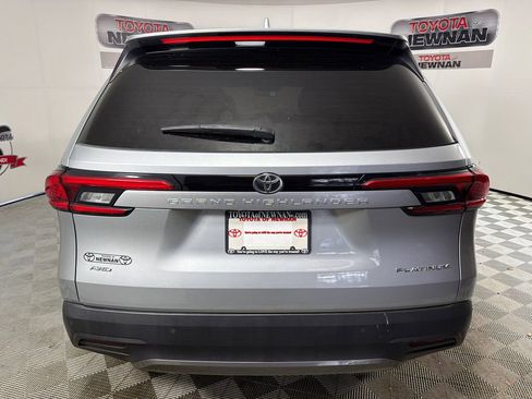 Used 2024 Toyota Grand Highlander AWD image 5