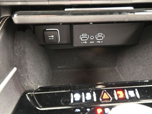 Used 2024 Jeep Wagoneer 2WD image 28