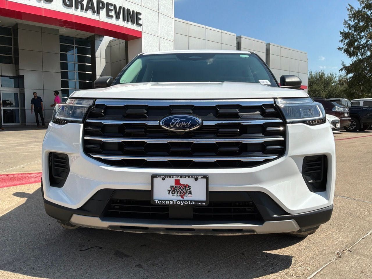 Used 2026 Ford Explorer Active RWD image 3