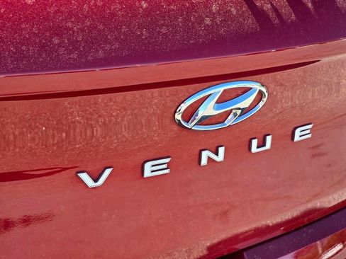 Used 2022 Hyundai Venue SEL image 15