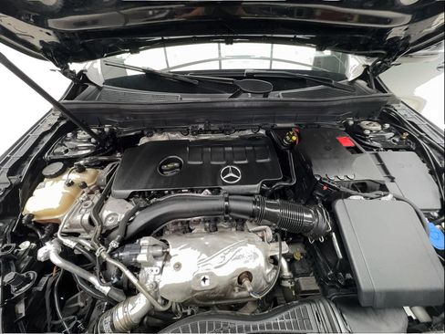 Used 2021 Mercedes-Benz GLB 250 4MATIC w/ Premium Package image 17
