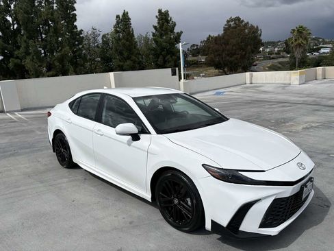 Used 2025 Toyota Camry SE image 44