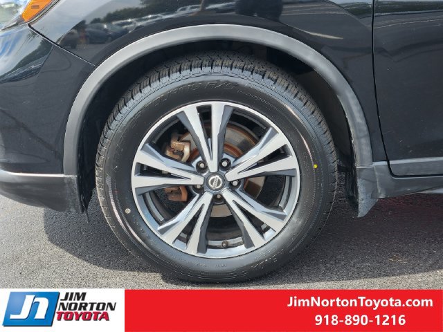 Used 2019 Nissan Rogue SV w/ Sun & Sound Touring Package FWD image 13