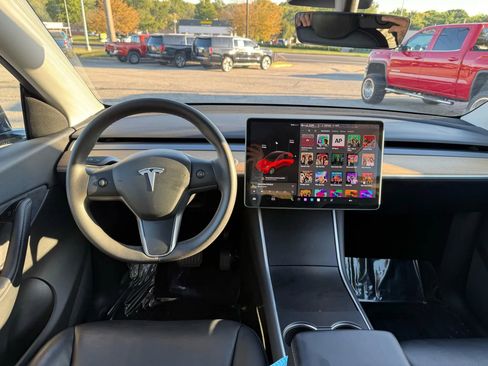 Used 2020 Tesla Model Y Long Range image 12