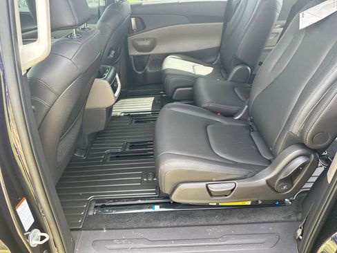 New 2026 Kia Carnival EX FWD image 20