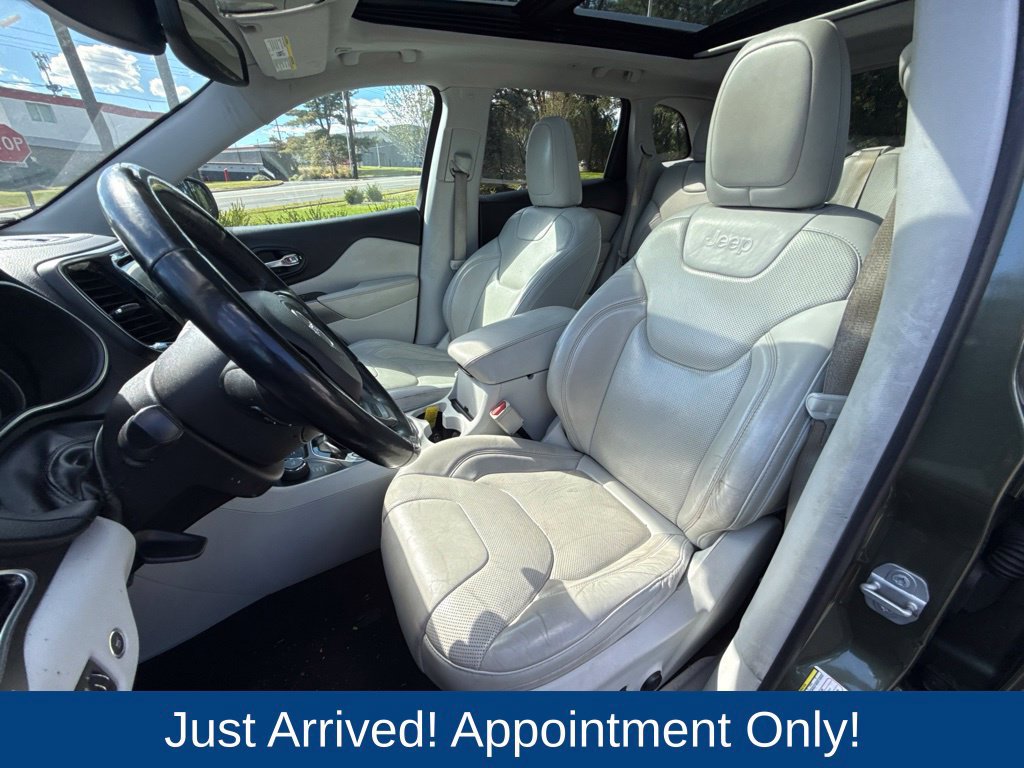 Used 2019 Jeep Cherokee Limited w/ Luxury Group AWD/4WD image 9