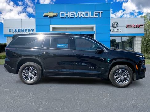 Used 2025 Chevrolet Traverse LT w/ Driver Confidence Package AWD/4WD image 6