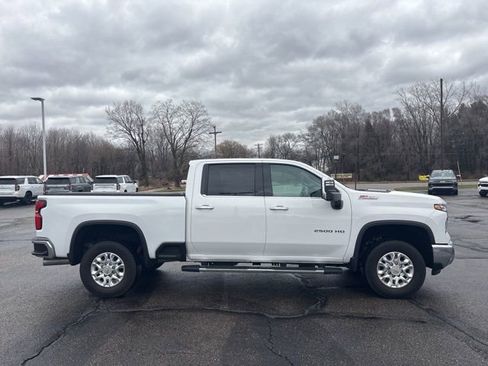 Used 2024 Chevrolet Silverado 2500 LTZ w/ LTZ Convenience Package image 2