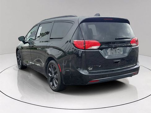 Used 2020 Chrysler Pacifica Touring w/ Advanced Safetytec Group FWD image 4