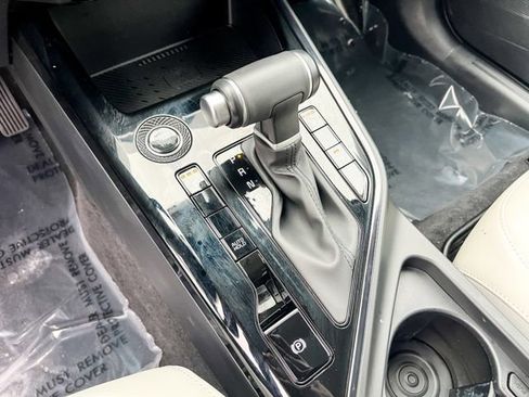 Certified 2024 Kia Niro EX image 18