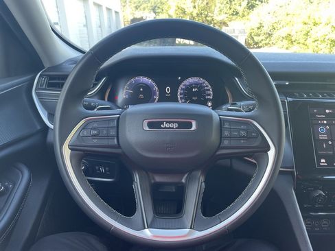 Used 2023 Jeep Grand Cherokee Laredo image 26