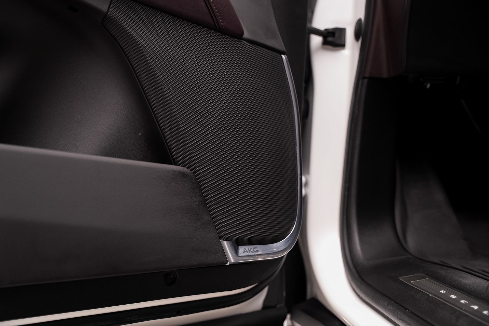 Used 2022 Cadillac Escalade ESV Premium Luxury Platinum w/ LPO, Floor Liner Package AWD/4WD image 57