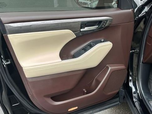 Certified 2021 Toyota Highlander Platinum image 9