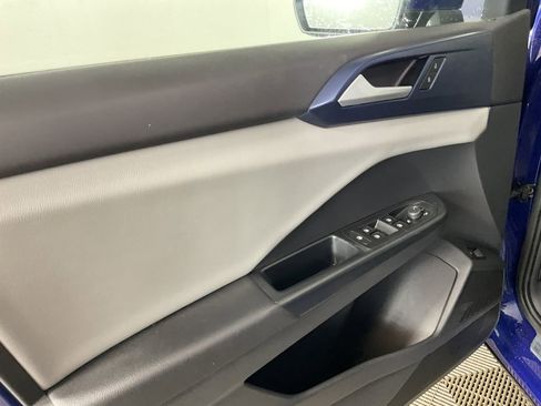 Used 2022 Volkswagen Taos SE image 15