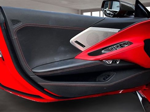 Used 2021 Chevrolet Corvette Stingray w/ Z51 Performance Package image 22