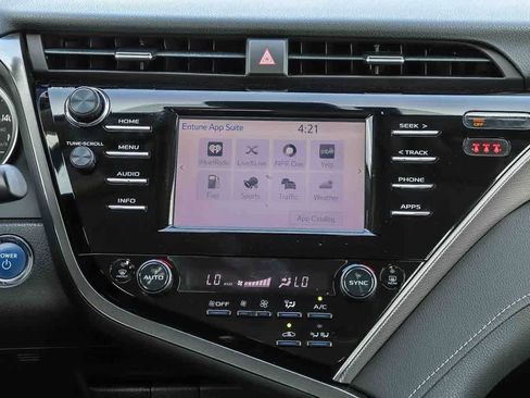 Used 2018 Toyota Camry SE FWD image 13