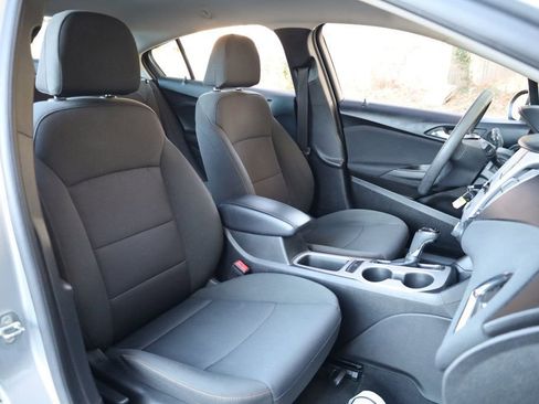 Used 2018 Chevrolet Cruze LS image 24