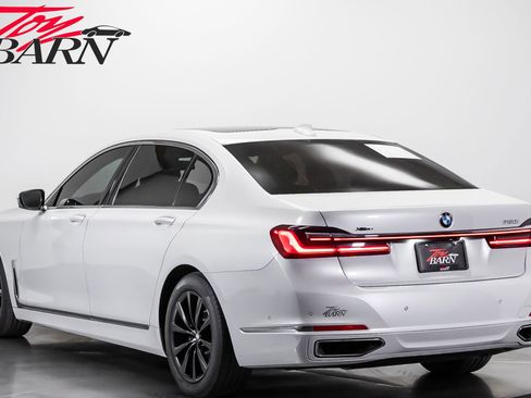 Used 2022 BMW 750i xDrive AWD/4WD image 3