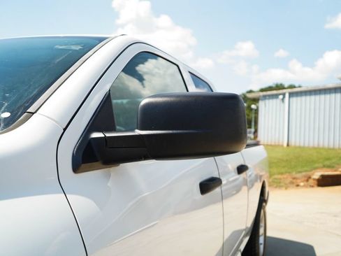 Used 2016 RAM 1500 Express RWD image 23
