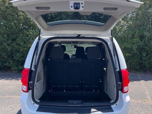 Used 2018 Dodge Grand Caravan SE w/ UConnect Hands-Free Group FWD image 6