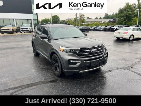 Used 2020 Ford Explorer XLT w/ Equipment Group 202A RWD image 3