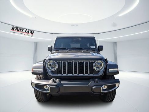 New 2026 Jeep Wrangler Unlimited Sahara AWD/4WD image 8