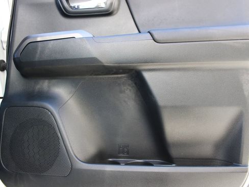 Used 2016 Toyota Tacoma TRD Off-Road image 17