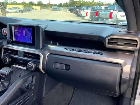 Used 2024 Toyota Tacoma TRD Off-Road image 17