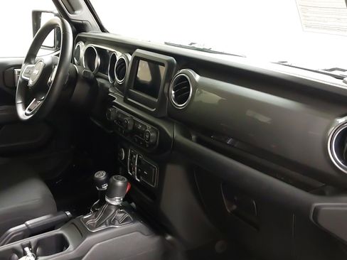 Used 2019 Jeep Wrangler Unlimited Sahara w/ Safety Group AWD/4WD image 29