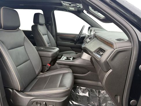 Used 2023 Chevrolet Suburban Premier image 15