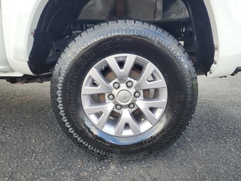 Used 2016 Toyota Tacoma SR5 image 10