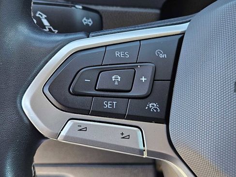 Used 2022 Volkswagen Tiguan SE FWD image 23
