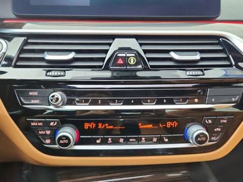 Used 2021 BMW 530i w/ Convenience Package image 47