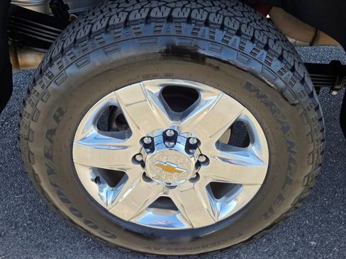 Used 2022 Chevrolet Silverado 2500 LTZ w/ LTZ Plus Package AWD/4WD image 11