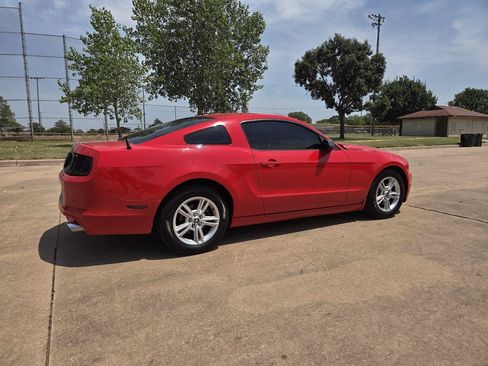 Used 2013 Ford Mustang Coupe RWD image 24