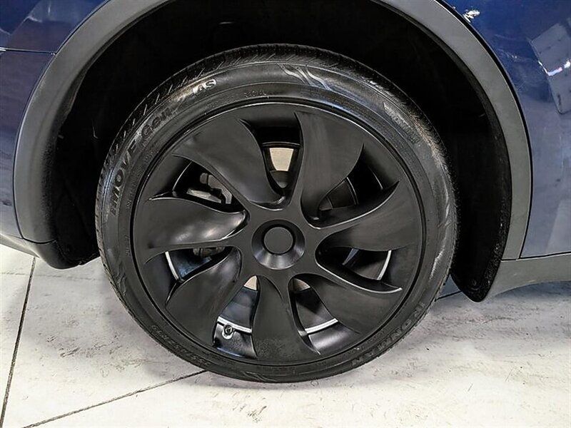Used 2023 Tesla Model Y Long Range AWD/4WD image 13
