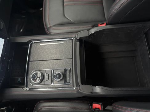 Used 2024 Ford Expedition Limited AWD/4WD image 42